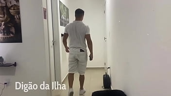 マッサージ中に潮吹きして顔を平手打ちされるホットワイフ