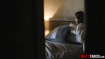 動揺した大きなお尻のラテン系熟女Xwifeカレンは変態マスク男による乱暴なセックスが本当に好きだった