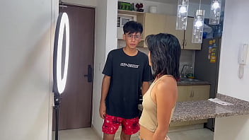 私は義理の妹のソーシャルネットワークを手伝って、彼女とセックスして、彼女のマンコに中出ししてしまいます。