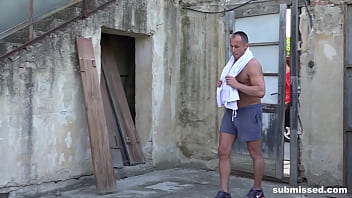 エヴェリン・デライ 縛られた男が服従者にオナニー