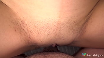 巨乳のアジア人森ゆかりは、元カレとのセックスが好きなチンポしゃぶり屋です。
