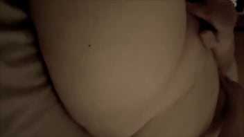 本物の素人熟女がオナニーして強烈なオーガズムに達する