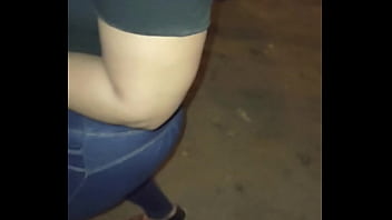 リマの路上で成熟したお尻に嫌がらせをする（パラデロ）pt1