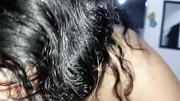 オーラルセックスは好きですか？ええ、大好きです。このおいしいチンポをミルクが全部出るまで貪りつく様子を見てください