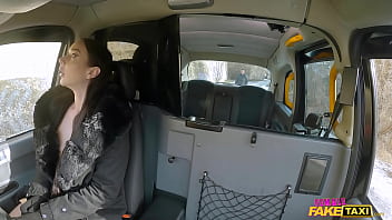 Female Fake Taxi Она разгружает яйца бывшего заключенного в его первый день освобождения