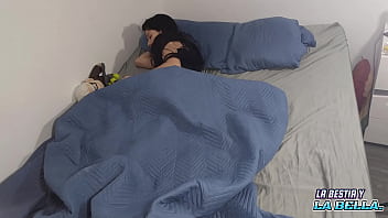彼氏が私を起こして濃厚なセックスをする