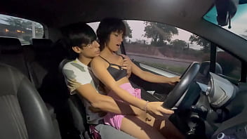 私は義理の妹の運転レッスンを手伝い、結局射精するまで彼女を激しく犯してしまいました。