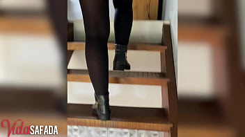 キャビンでの新婚旅行。彼女に結婚を申し込むために、街から離れたキャビンを予約しました。