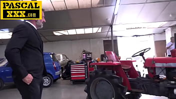 夫の車を手に入れるために激しく激しく犯される巨乳のイギリス人妻