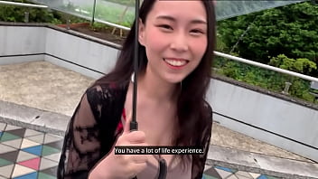 【英文配音】G罩杯大屁股美女大学生首拍性爱大片，宣称只想和喜欢的人做爱！