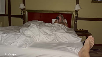 本物の素人カップルの相互オナニーと大量中出しを含む深夜のハメ撮り無編集ホームビデオ