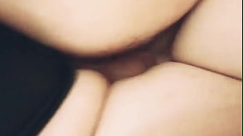 私のジューシーな小さなピンクのオマンコは中出しを欲しがっている