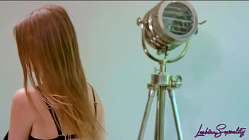 レズビアンセクシュアリティ ジル・キャシディ ミラナ・リッチ アレックス・デ・ラ・フロール