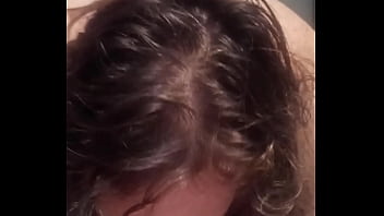 ステイシーは私のチンポをしゃぶり、撫でて、その上に座り、そして私は正常位で彼女をファックしてお腹の上に射精します。無料版ビデオ（射精シーンはプレミアムサブスクリプションで視聴可能）