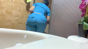 大きなお尻のナースぽっちゃり系の極端なお尻が素人カメラに映る