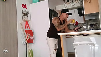 寝取られが部屋にいる間に夫の義理の弟を犯す