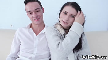 小柄な妻ニコール・ブラックは寝取られ男が見ている前でアナルを破壊される