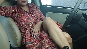 美しいパンジャビの妻が車の中で夫に犯される新しいポルノビデオ2024