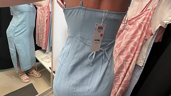 試着室。巨乳美女が着替えているのをこっそり覗いて、セックスして彼女のオマンコに中出しする