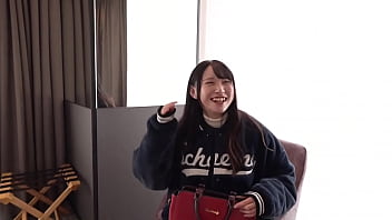 part2 当 Rika 亲吻和拍打她美丽的屁股时，她会非常兴奋和开心！ 她拒绝在里面射精，因为她没有橡胶，但她的阴茎被女牛仔活塞处理得非常坚硬，她自然会在里面射精！