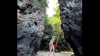 私はモデルとしてのキャリアにとても感謝しています。モデルの仕事のおかげで世界中を旅する機会が得られ、ほぼすべての写真が...