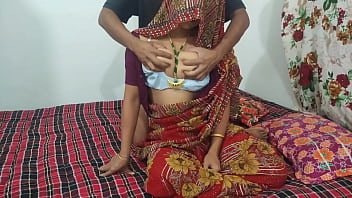 インドの新婚カップルの初夜のセックス、インドのダルホンが私にキスをしてくれる