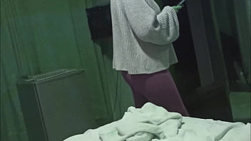 この女性はなんて豊かでジューシーなんだろう、チュチータを持っていて、最後には狂ったように笑うんだ