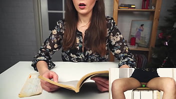 美人が文学的なオーガズム。バイブレーターの上に座りながら本を読み、最後まで読み切ろうとする…