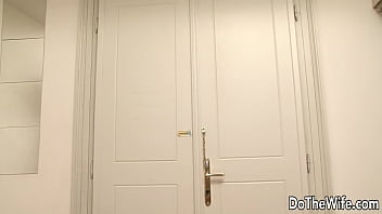 インガ・デビルはザーメンを食べる寝取られ男の舐めによってお尻を台無しにされる