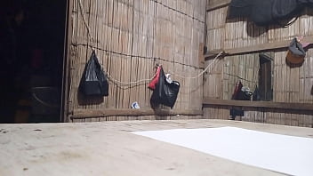 田舎の僕の家に大学のクラスが遊びに来た!!私は彼が非常に筋肉質であるのを見て、彼に卑劣な性的なことを提案しました。本物の自家製ポルノ