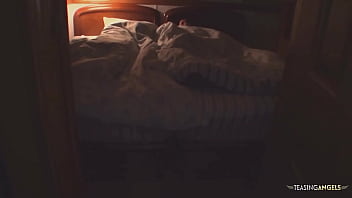 これらの角質のアジアのひよこは、飲み込みを伴うオーラル3Pに参加するのがとても幸せです