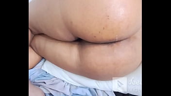 私のチンポがしっかり入るようにそのお尻を開けてください、くそったい売春婦。