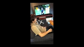 仕事を終わって帰って来た途端に彼女がすぐ僕の息子をサワサワしてくるので困ってます