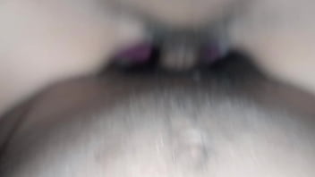 チンポに飢えた欲求不満の継母とセックスする