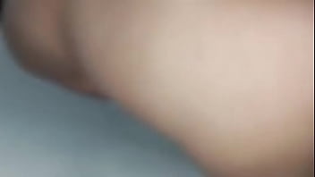 美しい女の子を輪姦して潮吹きさせる