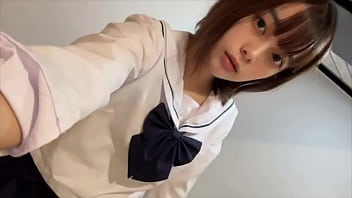 おか○さんが帰ってこないうちにキッチンでオナニーしてみました。おまんこから沢山愛液が出て気持ちよかったです。