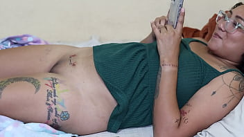 Tatuando panochita rica y paga con corrida interna
