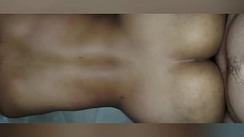 ブルネットは昔からファックが好き!!興奮した義弟は義妹が休んでいる間に義妹の部屋に忍び込みます!!!彼女を激しく深く後背位で犯します!!