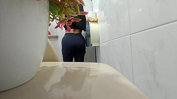 公衆トイレで放尿する看護師 ゴッコ先生の診察室