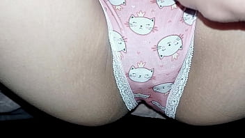 xxx繼女在操她時保持沉默，這樣就不會被發現