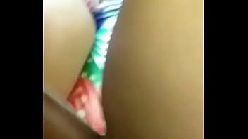 角質の小さなビッチが日本人にディープスロートと中出しをさせる - 素晴らしい日本のセックス！