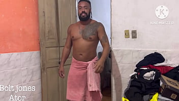 ハベナ・ボルトは仕事でコパカバーナで成功したが、我慢できずにマスクを外し、コンドームなしでアナルセックスを繰り返した。