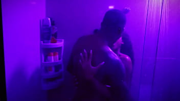 義父に隠れてお風呂で義妹とセックスした