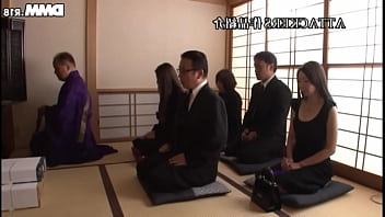夫の秘密を知った未亡人（字幕版） 椎名ゆな