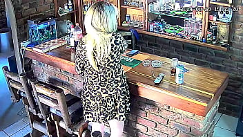 監視カメラで私の妻が親友と浮気しているのを捉えた
