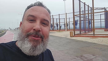Сальвадор - BA Адриэль Шоколад, найденная на пляже, получает приглашение присоединиться к поездке