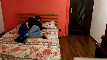 Жаркие занятия любовью поздно ночью с милой миниатюрной брюнеткой