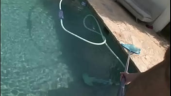 カムリン・キスの顔に精液がぶっかけられる