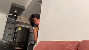 私の小さな義妹は、彼女を激しくセックスして濃厚に絶頂させる口実として彼女にタオルを渡すように私に頼みました。