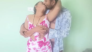 本物のインド人夫婦の自家製デシセックスビデオ
